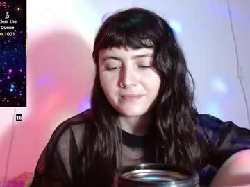 Watch 333w4zh1n3 performing live on BoomCams free cam network
