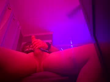 Watch 420jizzva performing live on BoomCams free cam network