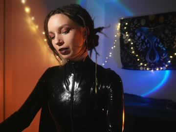 Watch _alicemorrison_ performing live on BoomCams free cam network