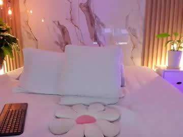 Watch _dara_ performing live on BoomCams free cam network