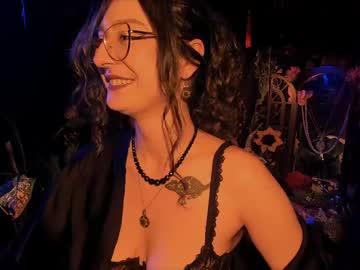 Watch _lady_luna_ performing live on BoomCams free cam network