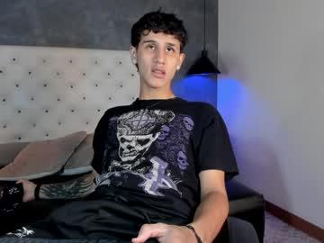 Watch _realwav performing live on BoomCams free cam network