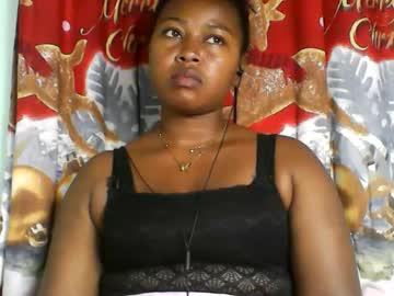 Watch abella677022 performing live on BoomCams free cam network