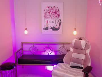 Watch adri_gomez_1 performing live on BoomCams free cam network