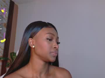 Watch ahvi_ebony performing live on BoomCams free cam network