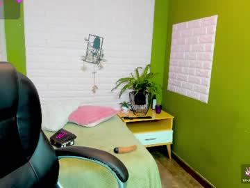 Watch aisha_jaen performing live on BoomCams free cam network