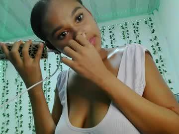 Watch akemy_saunderz performing live on BoomCams free cam network