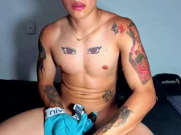 Watch alejo_urd performing live on BoomCams free cam network