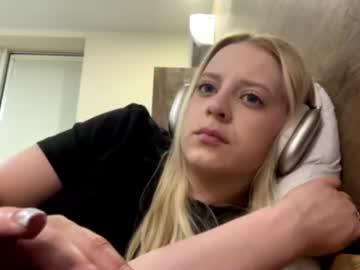 Watch alenavanloan performing live on BoomCams free cam network