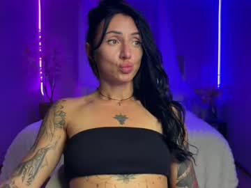 Watch alexisalexxx performing live on BoomCams free cam network