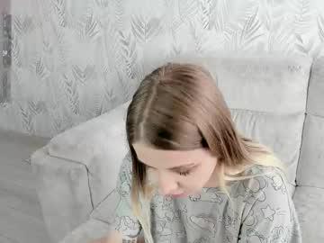 Watch alice_halle performing live on BoomCams free cam network