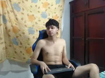 Watch alice_julls performing live on BoomCams free cam network