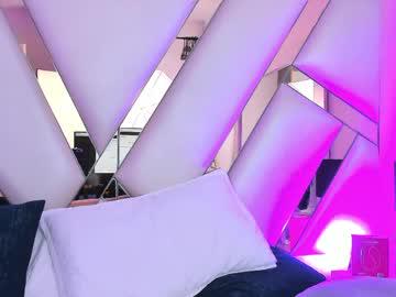 Watch alicecruuz performing live on BoomCams free cam network