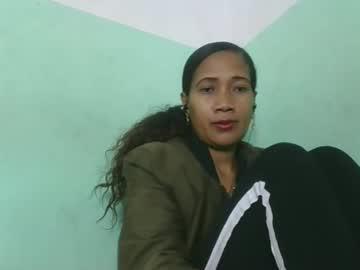 Watch alyahtah performing live on BoomCams free cam network