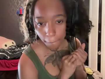 Watch alyx_valoria performing live on BoomCams free cam network