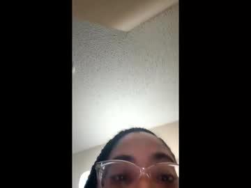 Watch amazingleee performing live on BoomCams free cam network