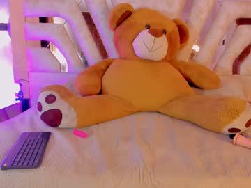 Watch ameliedoree performing live on BoomCams free cam network