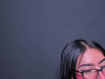 Watch amywhitte_ performing live on BoomCams free cam network