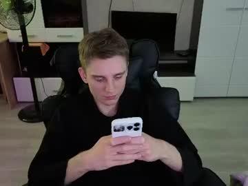 Watch angryzan performing live on BoomCams free cam network