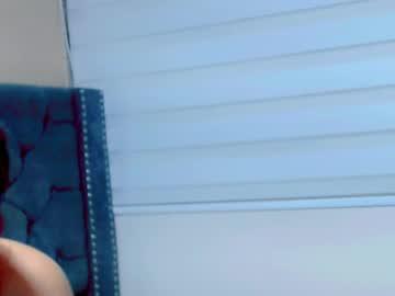 Watch anne_julienne performing live on BoomCams free cam network