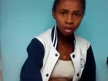 Watch anneaa performing live on BoomCams free cam network
