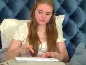 Watch annetbennette performing live on BoomCams free cam network