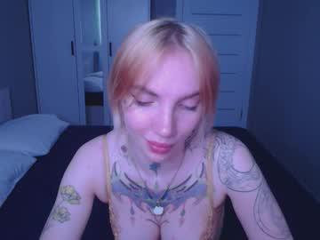 Watch annetenet performing live on BoomCams free cam network