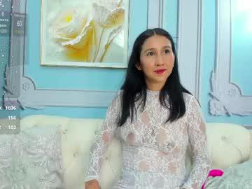 Watch anni_petite_ performing live on BoomCams free cam network