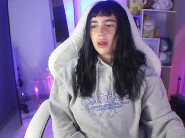 Watch annie_snow_ performing live on BoomCams free cam network