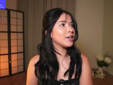 Watch anniehillofficial_ performing live on BoomCams free cam network
