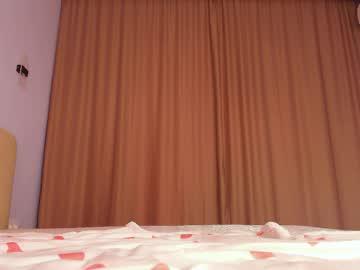 Watch ari_kitsu performing live on BoomCams free cam network