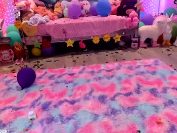 Watch arianina performing live on BoomCams free cam network