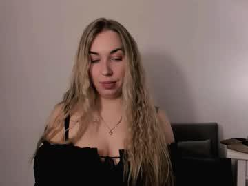 Watch ariaswan performing live on BoomCams free cam network