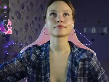 Watch armurra performing live on BoomCams free cam network