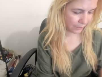 Watch artsyandcraftsy_ performing live on BoomCams free cam network