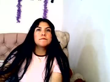 Watch ashlee_golden performing live on BoomCams free cam network
