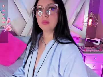 Watch ashleey_bell_ performing live on BoomCams free cam network
