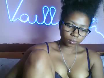 Watch asmiraa performing live on BoomCams free cam network