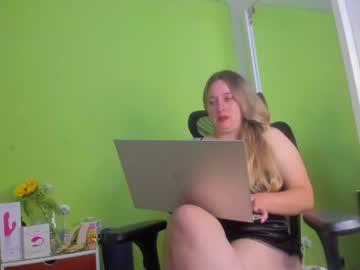 Watch auradivina2 performing live on BoomCams free cam network