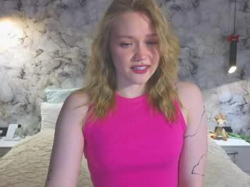Watch aurora_golden performing live on BoomCams free cam network