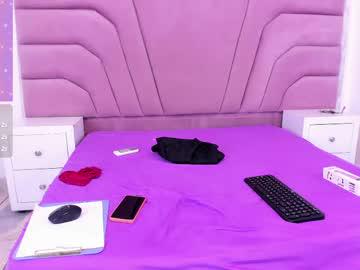 Watch auroravelour performing live on BoomCams free cam network