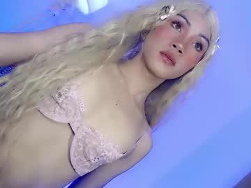 Watch avi_maria performing live on BoomCams free cam network