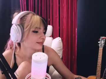 Watch avi_nile performing live on BoomCams free cam network