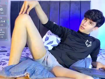 Watch axxxel_twink performing live on BoomCams free cam network
