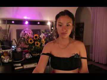 Watch be_lov performing live on BoomCams free cam network