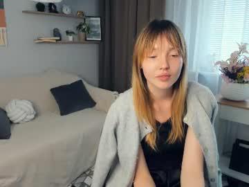 Watch bella_well performing live on BoomCams free cam network