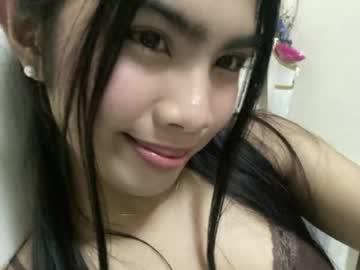 Watch belle_davies performing live on BoomCams free cam network