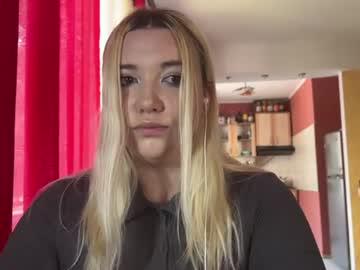 Watch billyehund performing live on BoomCams free cam network