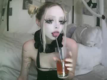 Watch bl0odsyring3 performing live on BoomCams free cam network