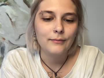 Watch bloom_ella performing live on BoomCams free cam network